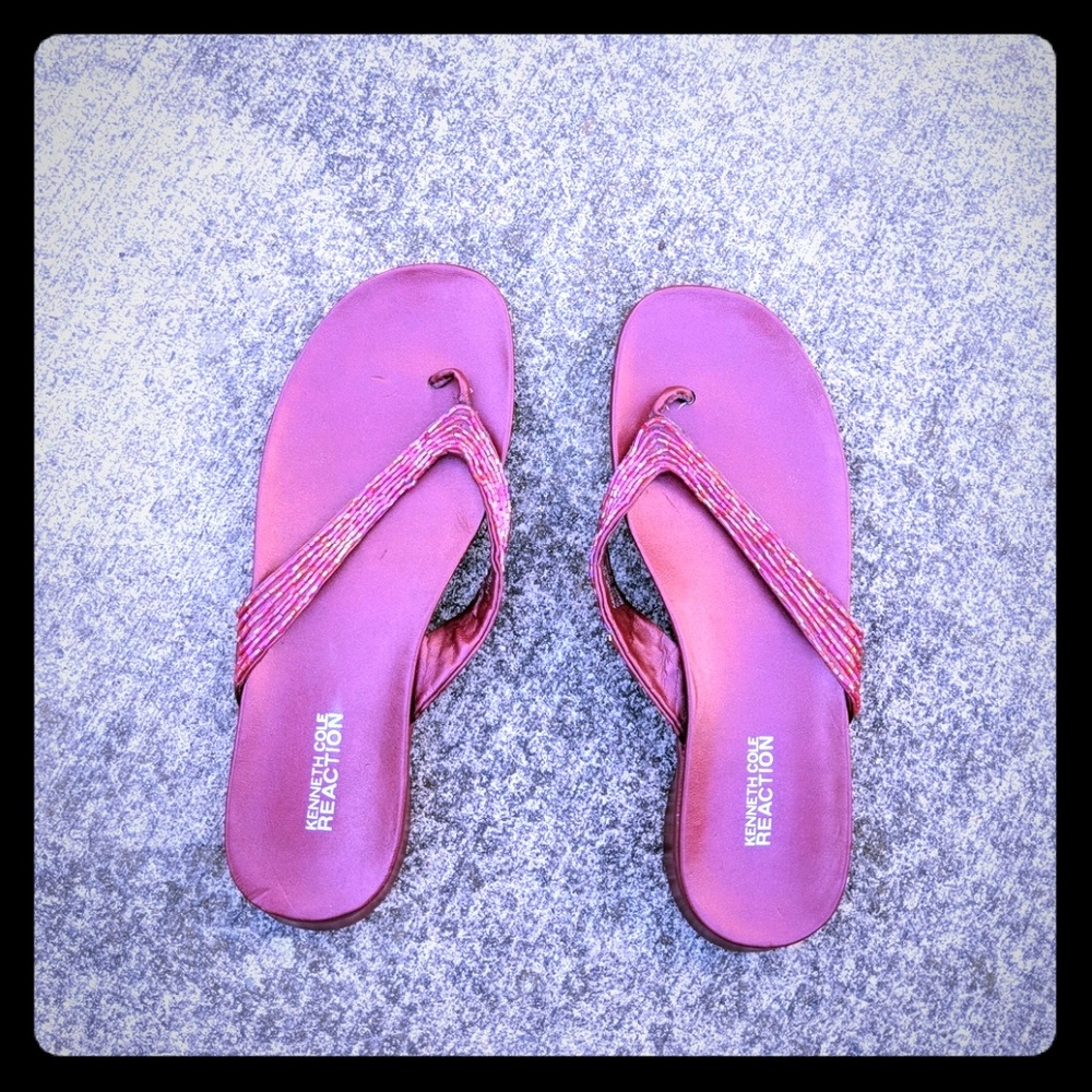 Kenneth Cole Reaction flip flops Flats red sequin
